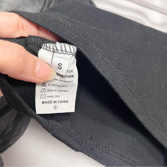 🌸 4/$20 Goth Sheer Puff Sleeve black crop top small - Picture 5 of 5